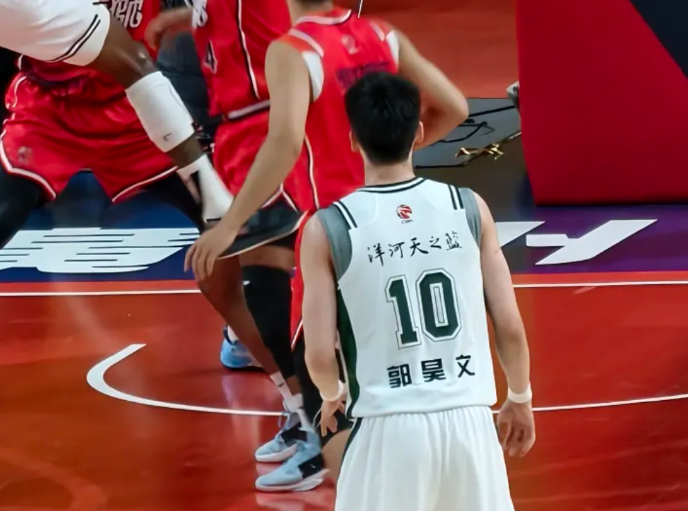 郭昊文是真带不动同曦!连突带投轰30分,全场扛着前进,队友太菜